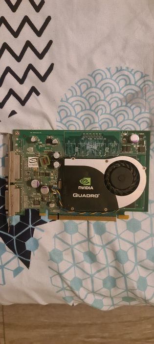 Vând pc fără carcasă