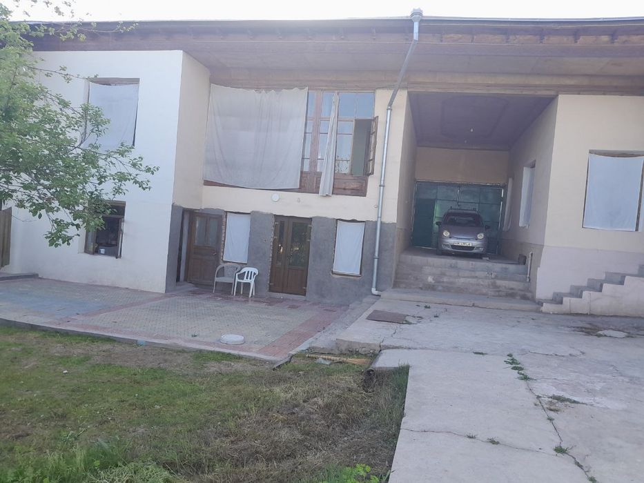 Uy sotiladi 8 sotix yarmyam sotladi