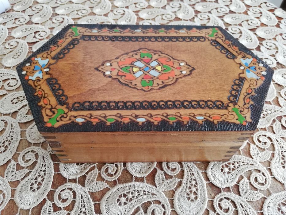Дървена пирографирана нова кутия