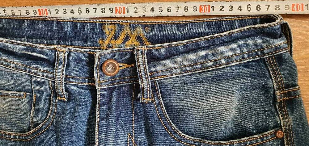 Джинсы на мальчика 14-15 лет.