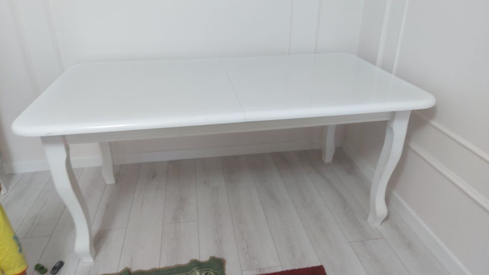 Стол обеденный гостейнный