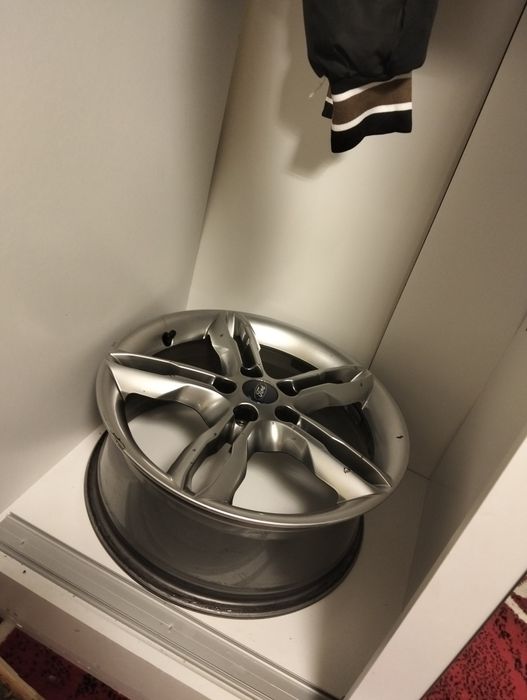 Vând jante originale Ford R17