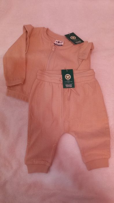 Nou  cu eticheta-set