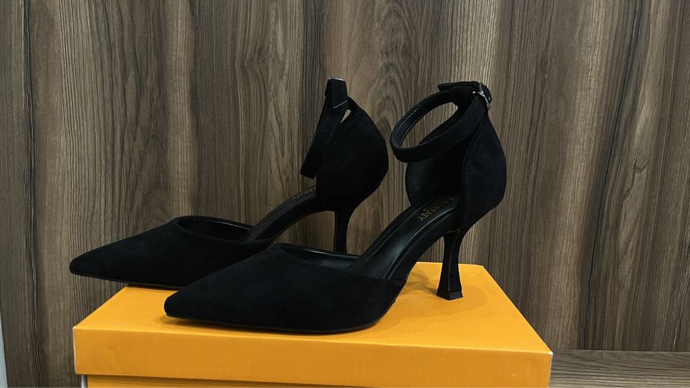 Продам туфли босоножки