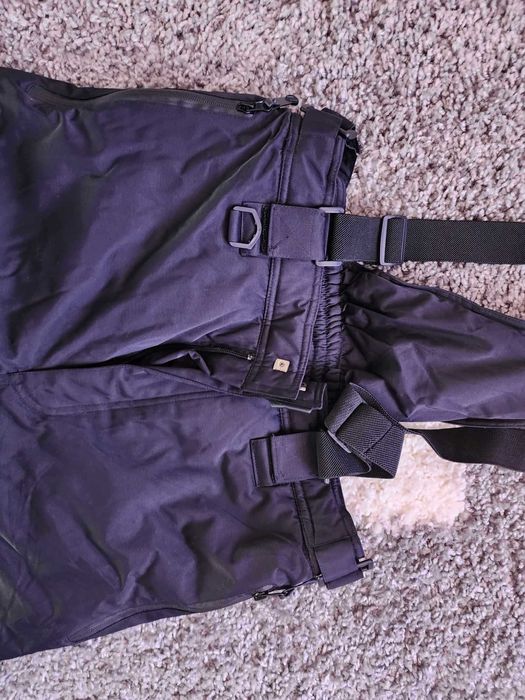 Продавам ски долнище размер М