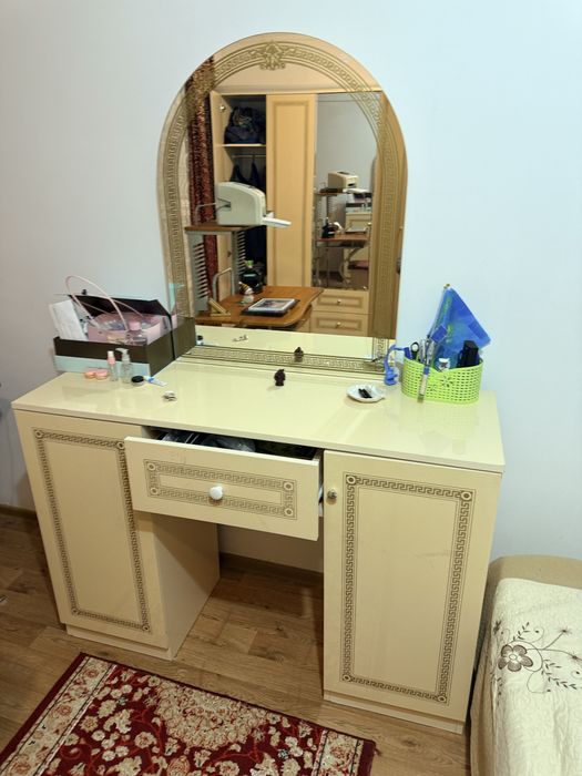 Продам спальную гарнитуру