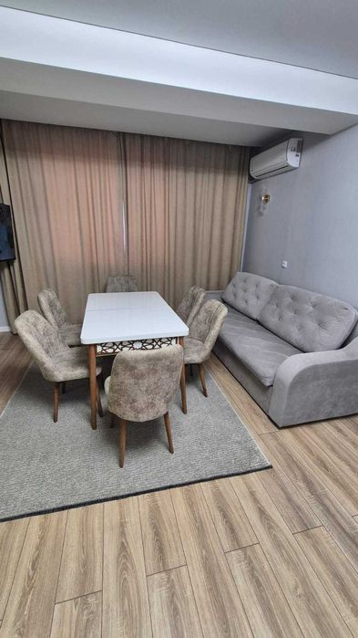 Срочно продам стол со стульями