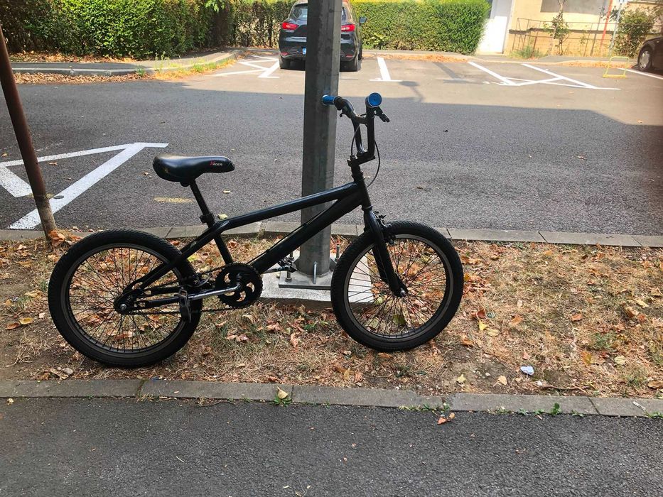 Vând bicicleta BMX