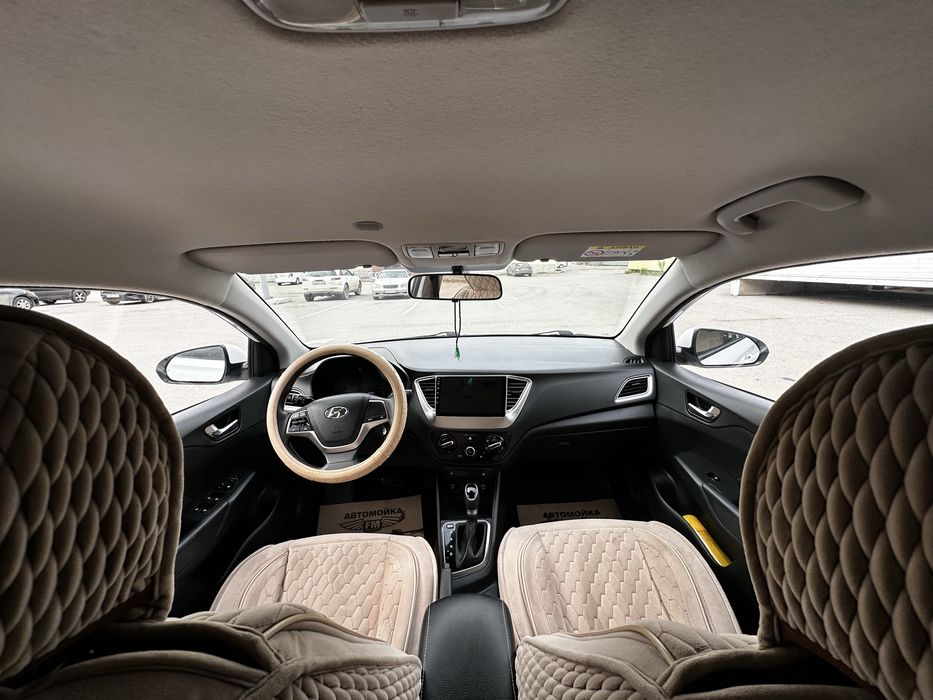 Hyundai Accent.                         .