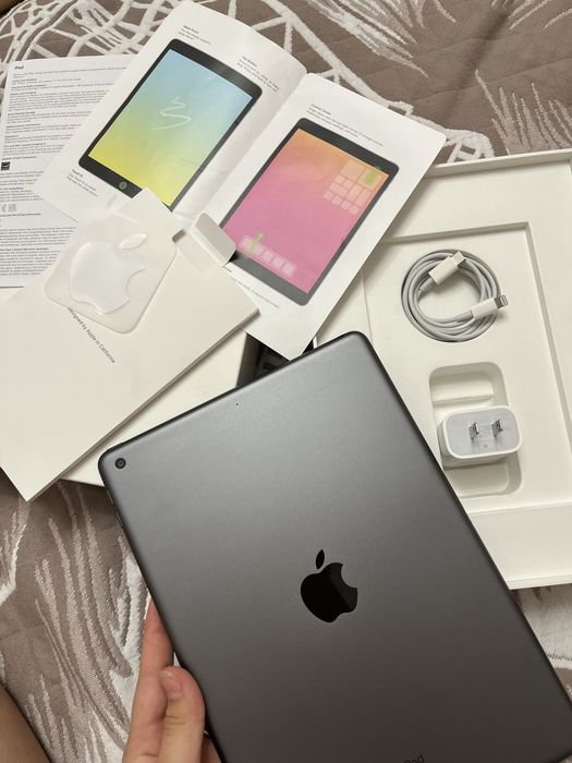 IPad 9 почти новый(полное комплектация)