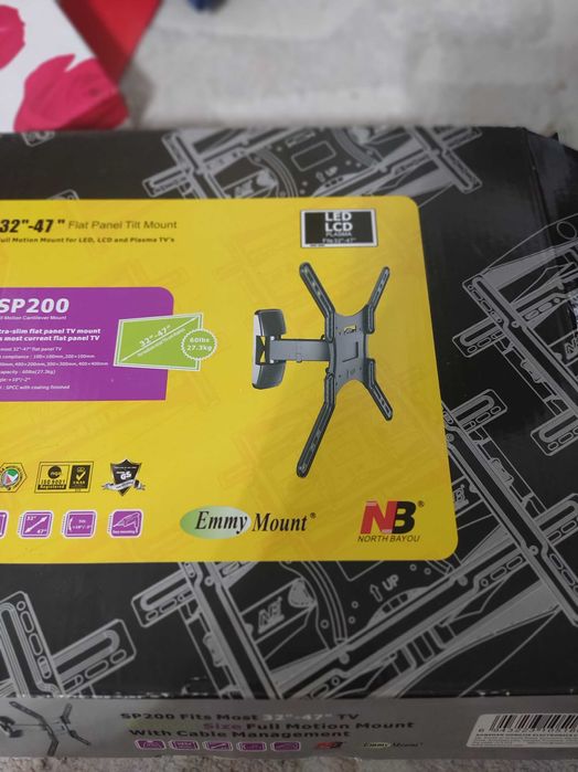 Кронштейн  на телевизор