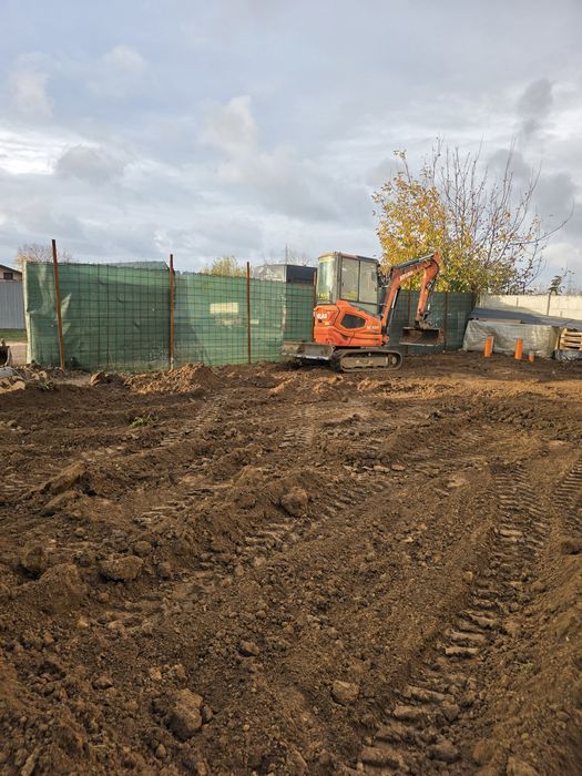 Inchirieri miniexcavator si autobasculanta 3.5 tone