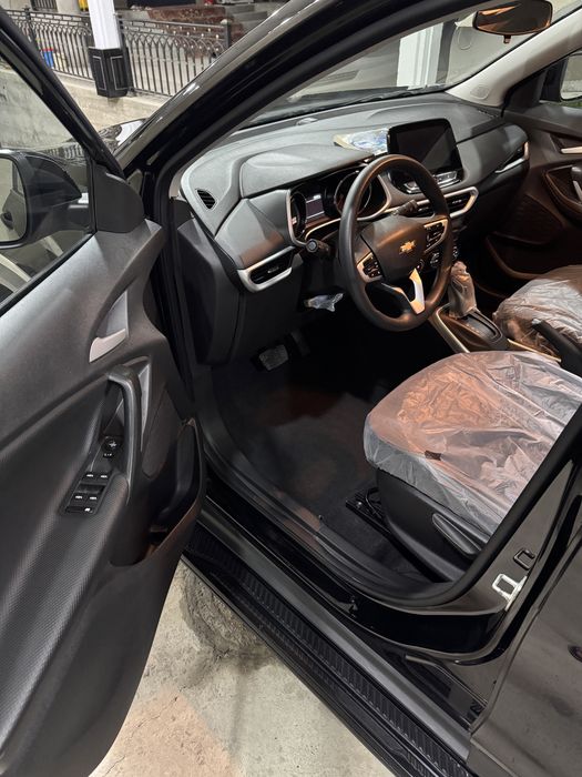 Tracker LTZ qora