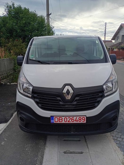 Vând Schimb Renault Trafic 3 an fabricație 2015 model extralung 3m