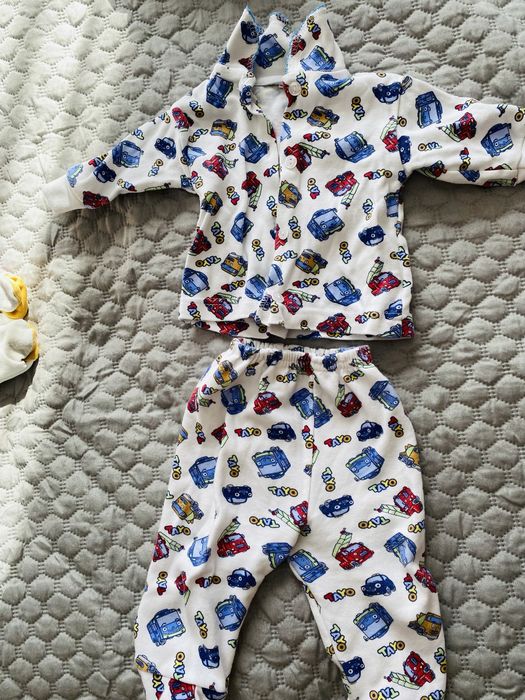 Лот детски дрешки- бодита, блузи, ританки 0-3 месеца