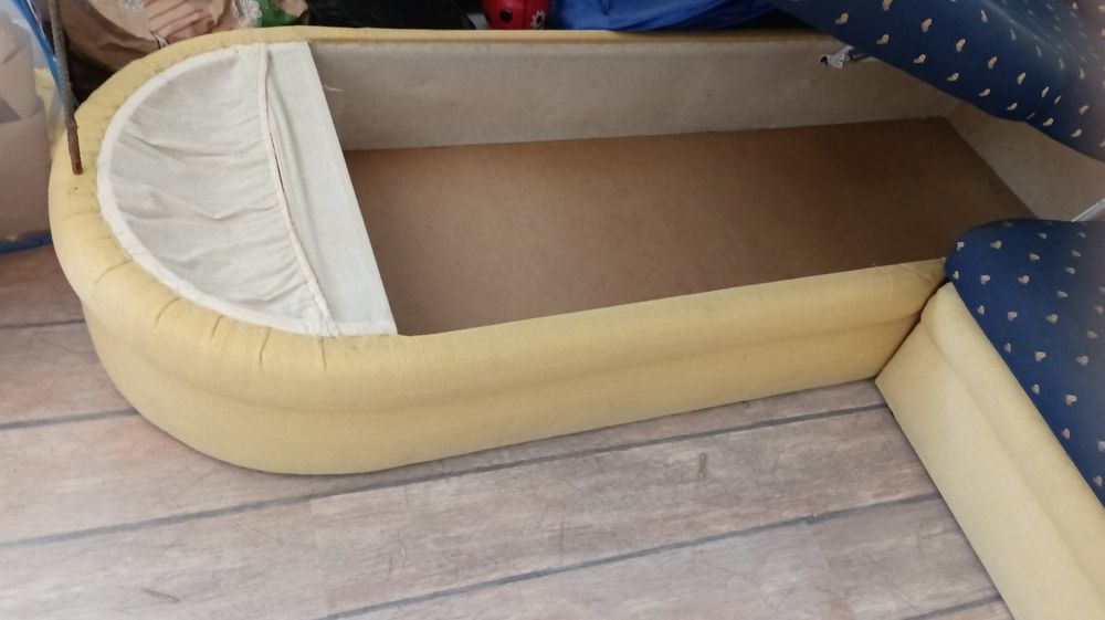 Диван с две ракли, фотьойл и табуретка