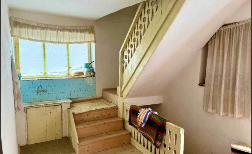 Триетажна къща в с. Лясково с гараж и работилница. отлична възможност!