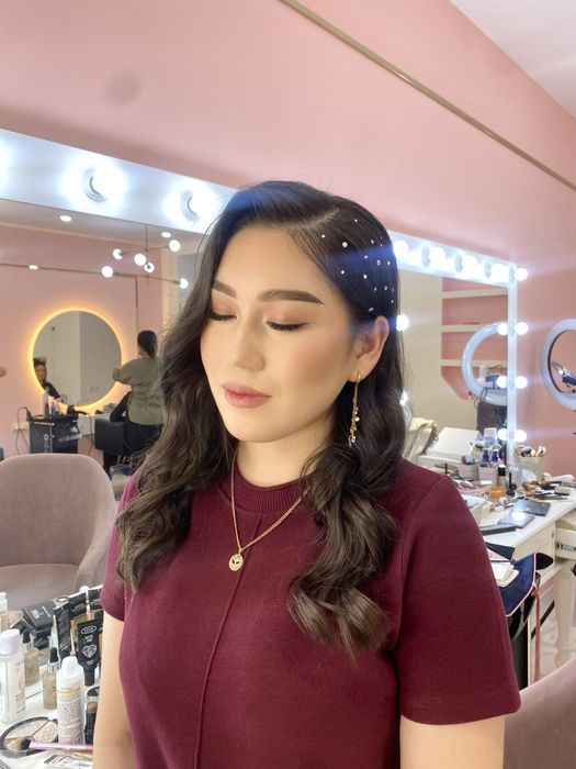 Визажист и мастер по волосам