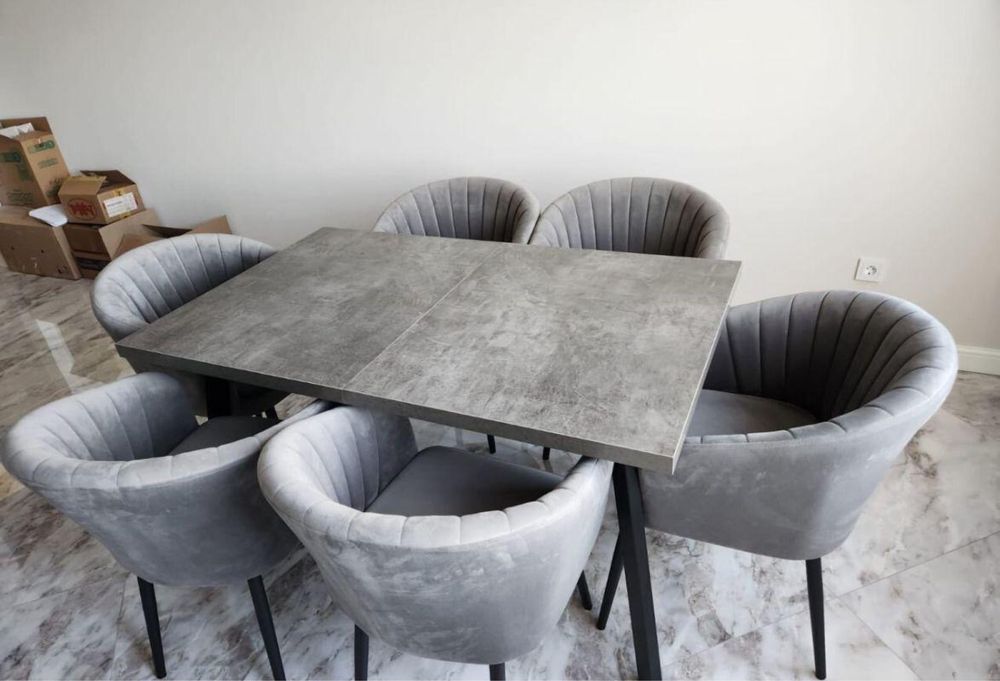 Стол со стульями как новый