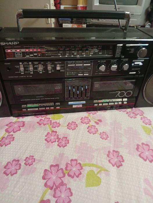 Dublu radio caset Sharp 700  made Japan