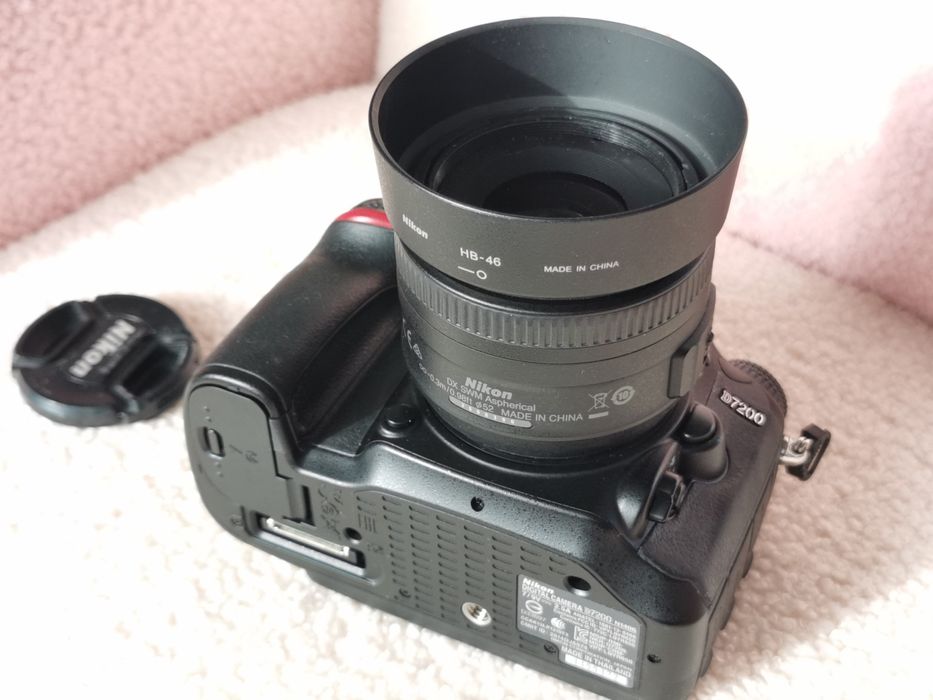 nikon d7200 cu 35mm 1.8 grip parasolar