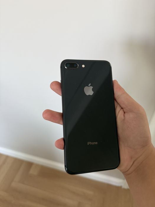 iPhone 8+ 64gb.