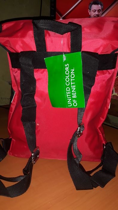 Ghiozdane școlare Beneton noi sigilate cu etichetă ieftine