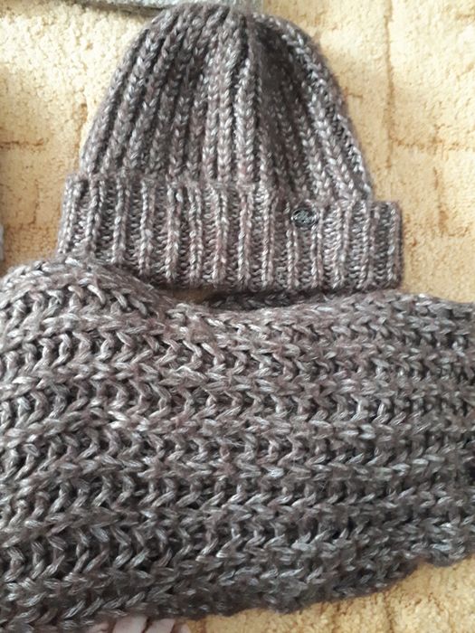 Шапки женские и наборами