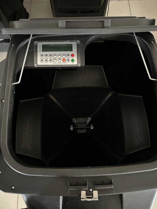 Avtokarmushka baliqga yem berish uchu