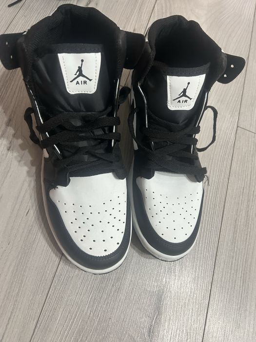 air jordan 1 mid panda