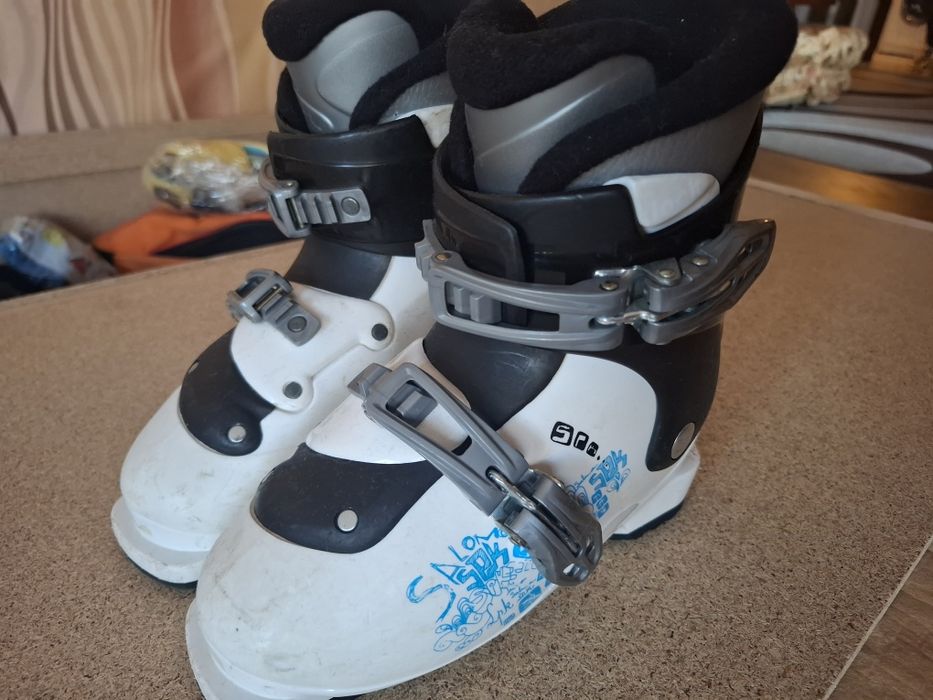 Детски ски комплект- обувки, ски, каска , щеки