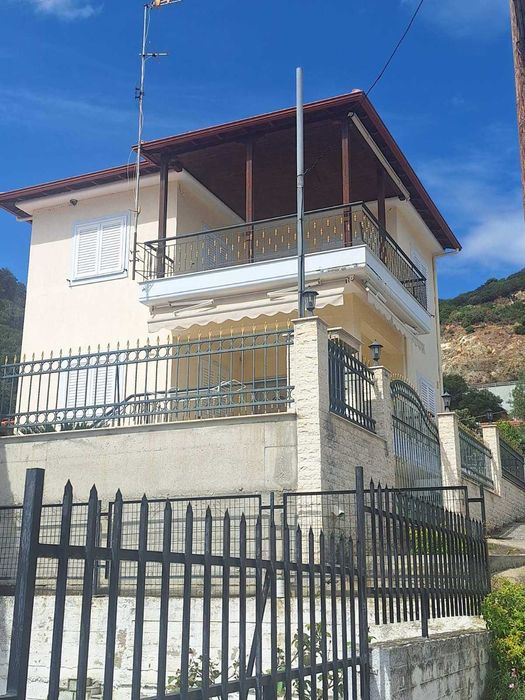 Продава триетажна къща 120 м2 с двор 280 м2 в Аспровалта, Гърция