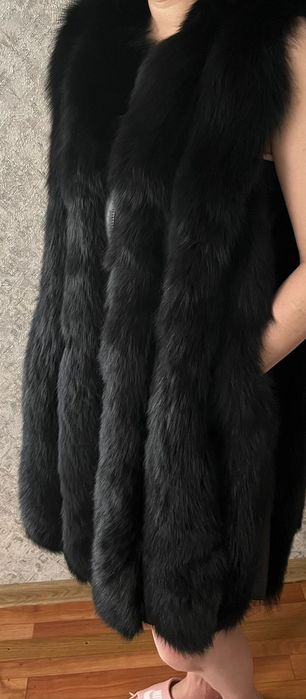 Продам желетку песец в идеальном состоянии