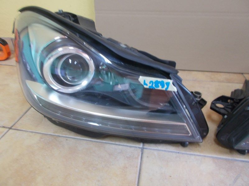 Mercedes W204 C class facelift far stanga dreapta faruri ils led xenon