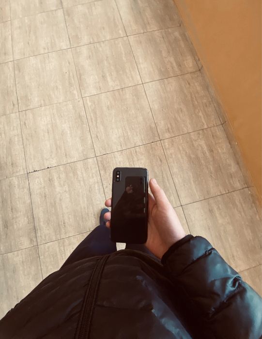 iPhone X Б/У в нормальном состояние