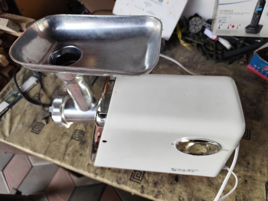 Продам электро мясорубку Zepter