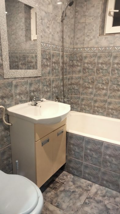 Închiriez garsoniera