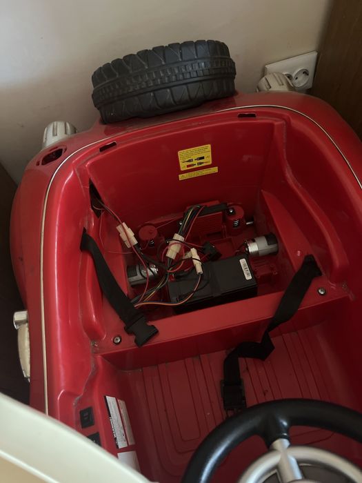 Vand masinuța electrica pentru copi pret 700