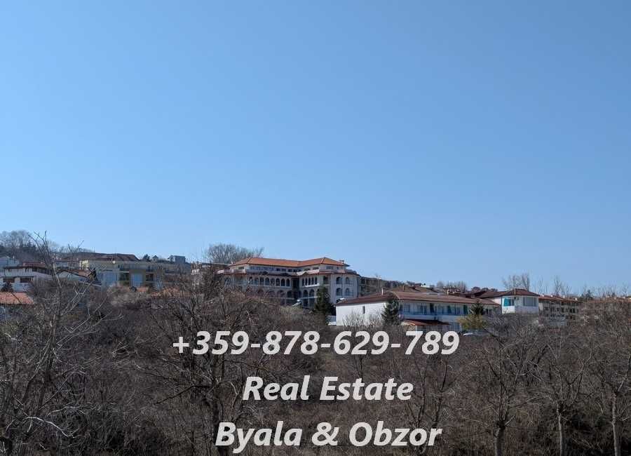 Двустаен апартамент с гледка към града на първа линия в гр.Бяла