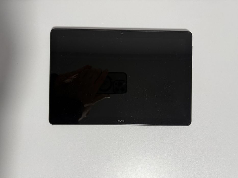 Tableta huawei media pad t5. Cu folie si husa. Negociabil