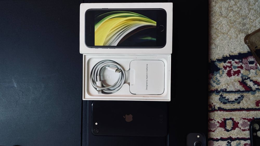Продам iphone se 2020