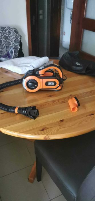 Прахосмукачка за автомобил Black and Decker, идеално запазена!