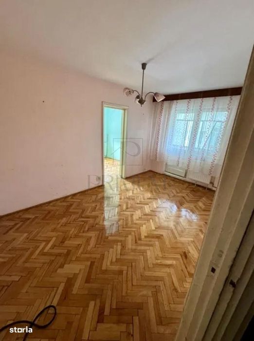 Judetean , 2 Camere, Semidecomandat, Bloc Izolat