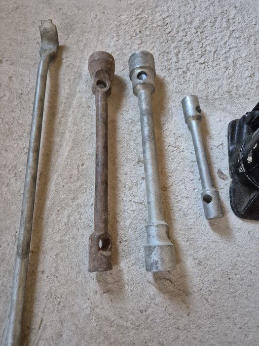 Камаздан қалған заттар