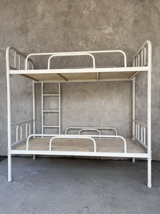 Детский кровать.