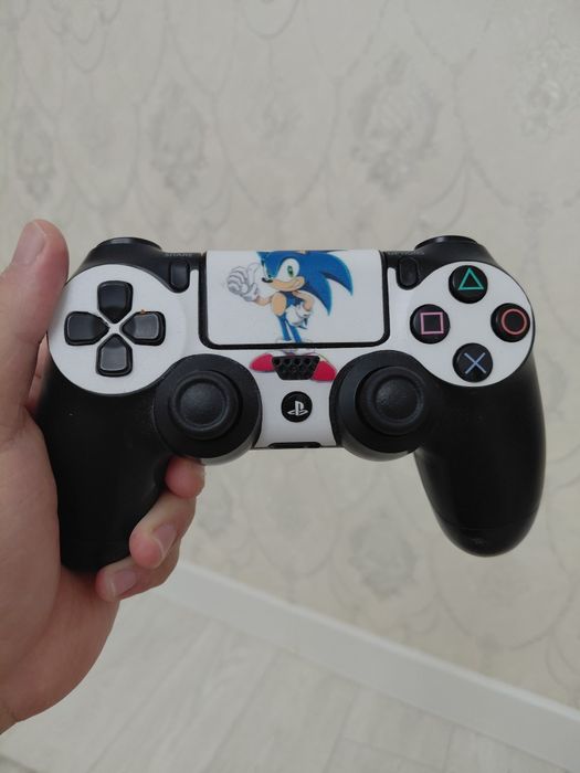 Игровая приставка PlayStation 4