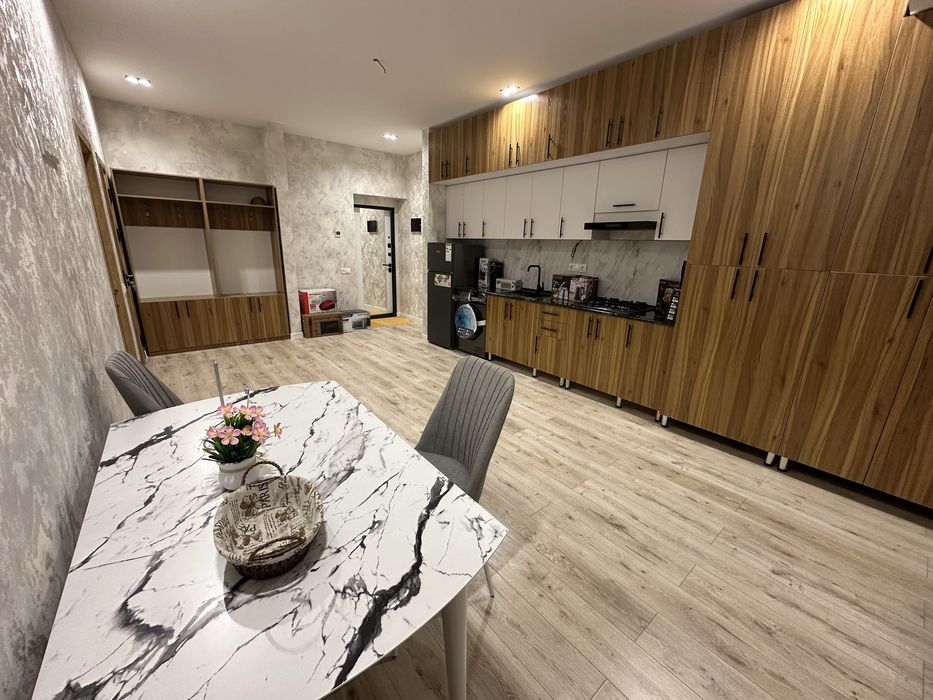 Аренда Квартира 2х ком + балкон Новый Евро Ремонтом на Рисивый