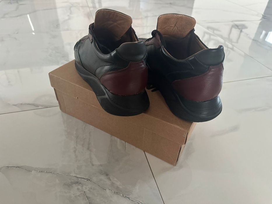 Vând pantofi din piele sport/casual mărimea 44 pt barbati