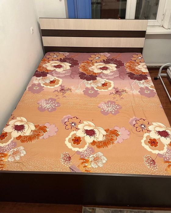 Двуспальная кровать