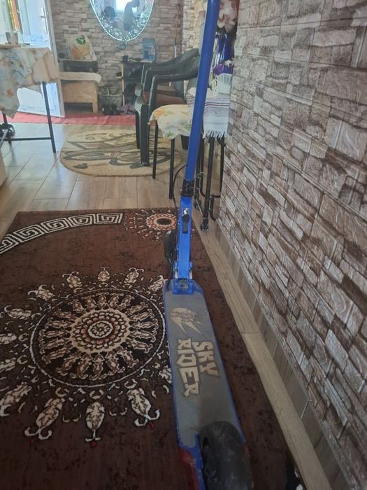De vânzare trotineta electrica sky rider folosita